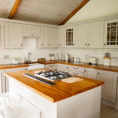 The Anchorage & The Tackleshed Hotel Llancarfan Kamer foto