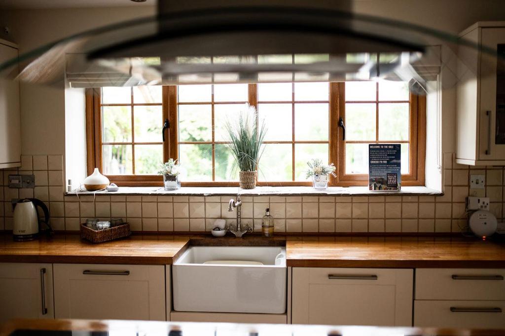 The Anchorage & The Tackleshed Hotel Llancarfan Kamer foto