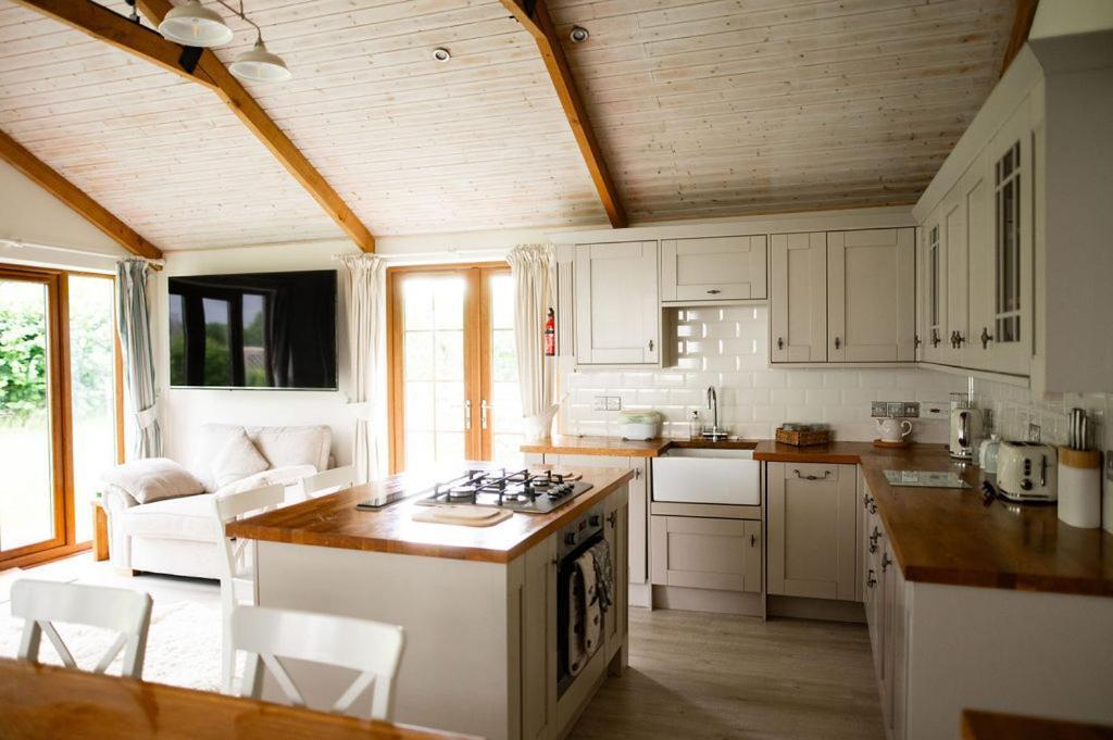 The Anchorage & The Tackleshed Hotel Llancarfan Kamer foto