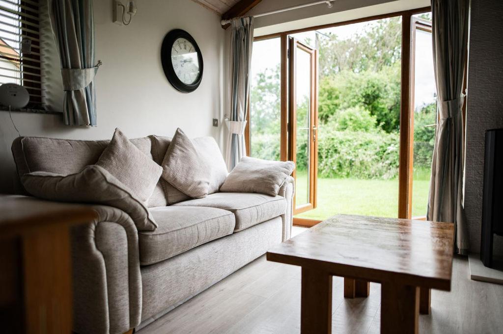 The Anchorage & The Tackleshed Hotel Llancarfan Kamer foto